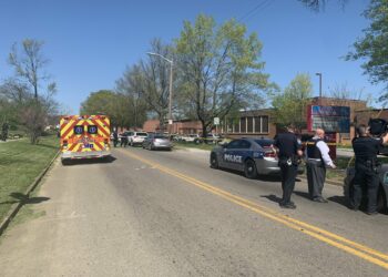 Tiroteo en escuela de Tennessee cobra varias víctimas
