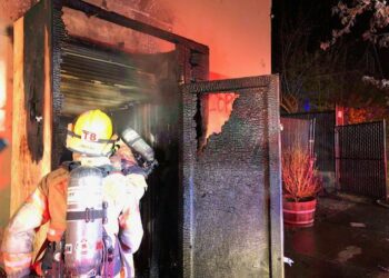 (VIDEOS) Manifestantes incendian un edificio de la Policía de Portland en medio de protestas por el asesinato de Daunte Wright