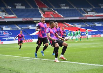 El PSG le anota al Saint Etienne cinco goles en 17 minutos