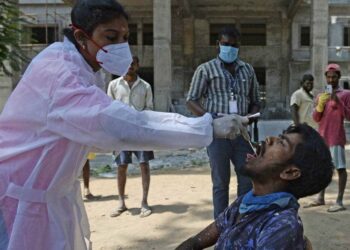 Nueva Delhi, India inicia seis días de confinamiento para frenar los contagios