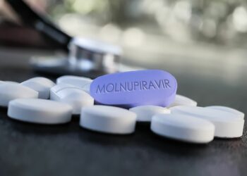 Así funciona la nueva píldora experimental que en 24 horas detendría el contagio de COVID-19