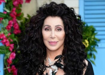 Cher se disculpó por un tuit de George Floyd que causó controversia