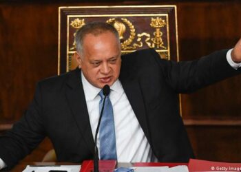 Diosdado Cabello amenaza con ejecutar bienes del diario El Nacional