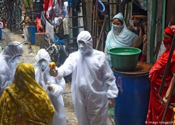 Pandemia: La India registró casi 300 mil nuevos casos y más de dos mil muertes en un día