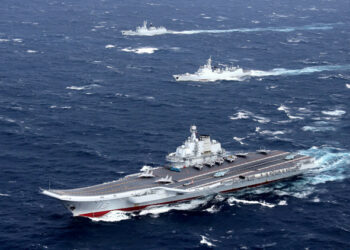 Un portaaviones y cinco buques de guerra de China fueron vistos cerca de Okinawa, Japón