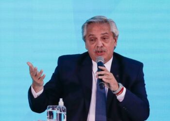 Presidente argentino estable tras contagiarse de covid-19