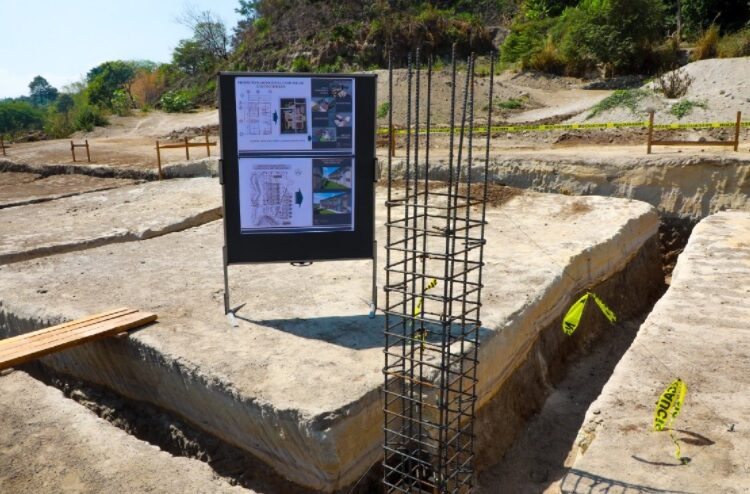 CEL realiza trabajos de terracería en el proyecto habitación Los Cocodrilos