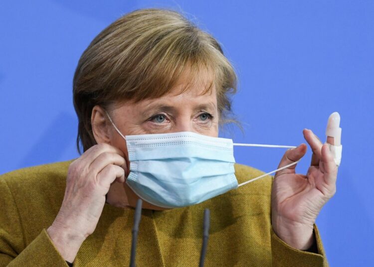 Angela Merkel pidió un toque de queda en Alemania, pero defendió la presencialidad de las clases