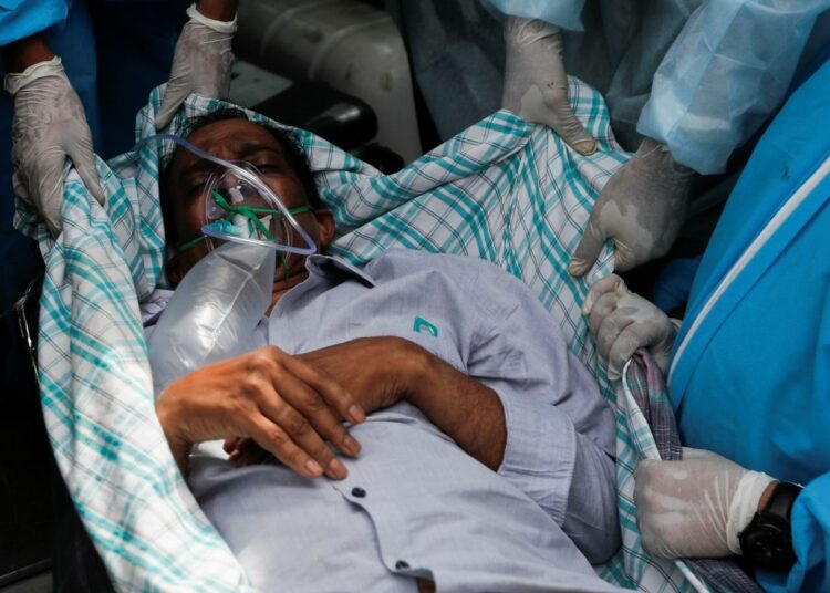 India registró otro récord diario de casos por covid-19 y padece la carencia oxigeno