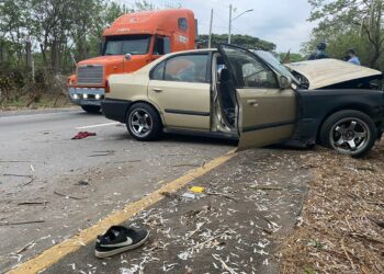 Fuerte accidente deja como resultado dos lesionados en la autopista a Comalapa