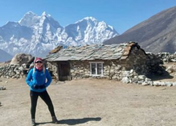 La montañista salvadoreña Alfa Karina Arrué continúa su proceso de adaptación a la altura y bajo oxígeno