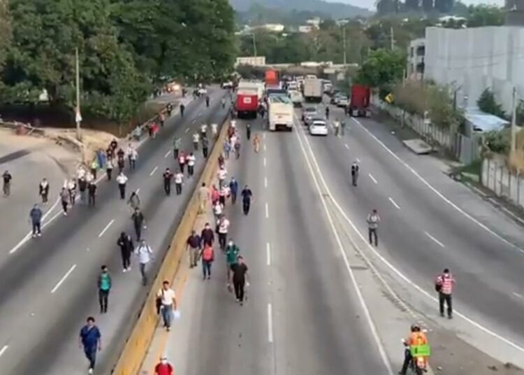 Sindicalistas de ASTRAM retiran bloqueo de calles originado en protestas contra alcalde Muyshondt, acusado de corrupción