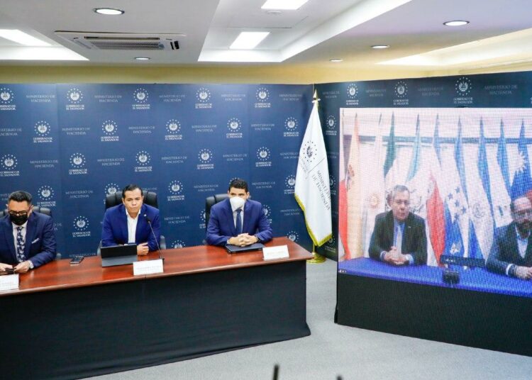 Hacienda y BCIE dan detalles del financiamiento «histórico» que se ha realizado a El Salvador