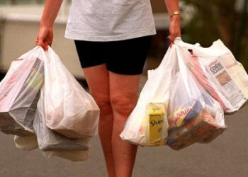 Walmart dejará de ofrecer bolsas plásticas a partir del 1 de mayo en El Salvador