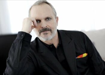 Miguel Bosé afirma que detrás de la vacuna de Covid 19 existe un cartel llamado «Foro de Davos»