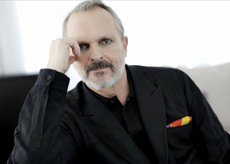 Miguel Bosé afirma que detrás de la vacuna de Covid 19 existe un cartel llamado «Foro de Davos»