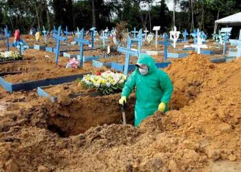 Brasil registró 3.693 nuevas muertes por COVID-19 el momento más crítico desde el inicio de la pandemia