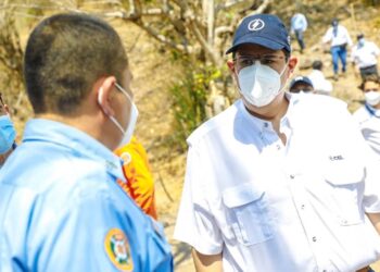 Daniel Álvarez verifica avances de las brechas cortafuego que realiza CEL