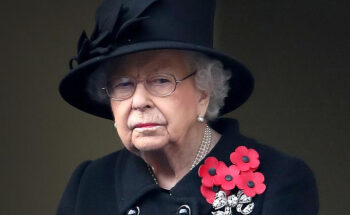 Reina Isabel cumple 95 años, días después del funeral de su esposo