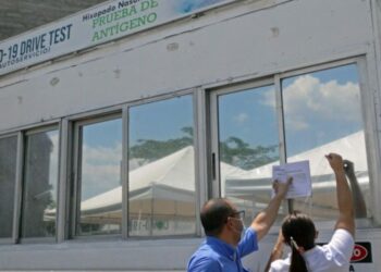 Negocio en Santa Ana ofrecía ilegalmente pruebas Covid-19 en un «Food Truck»