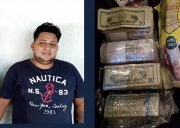 Capturan a sujetos que transportaban paquetes de dinero escondidos en una bolsa de leche