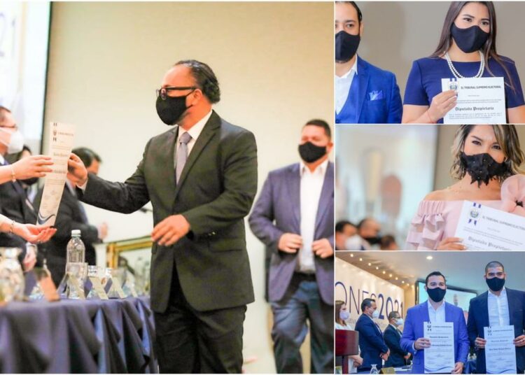 Diputados electos de Nuevas Ideas reciben sus credenciales en medio de aplausos