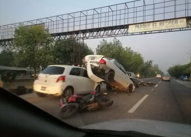 Reportan múltiple accidente vial sobre la carretera de Oro