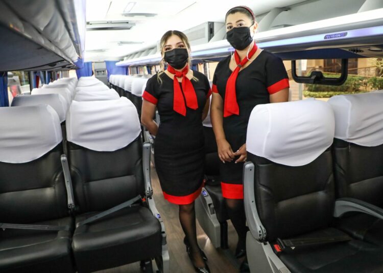 Lanzan nueva flota de autobuses que aumentará el flujo de turistas hacia El Salvador