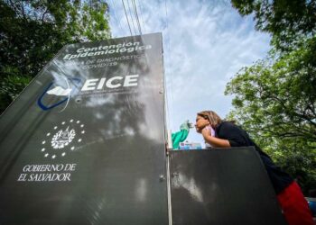 Salud realiza pruebas Covid-19 en la Universidad de El Salvador