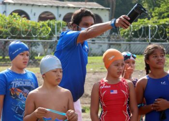 La Federación Salvadoreña de Triatlón abre escuela en el Lago de Coatepeque