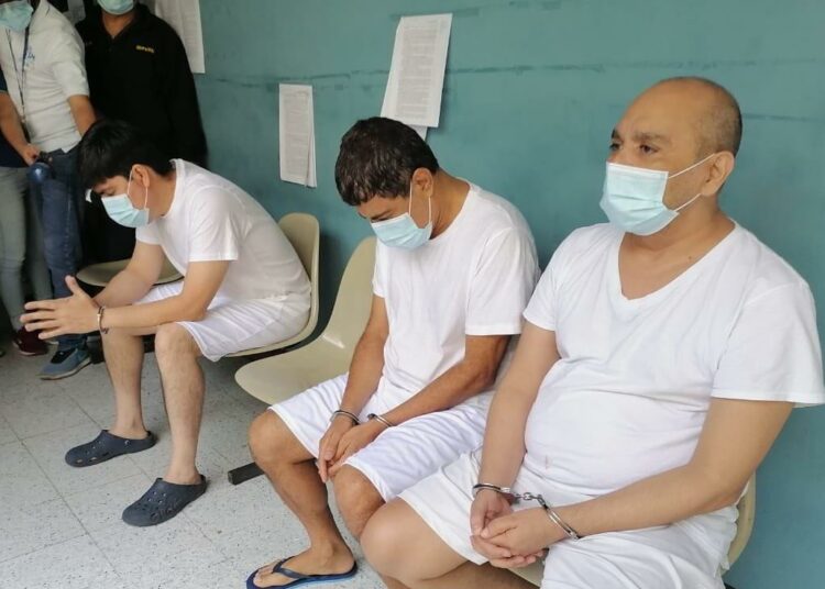 Seguirán en prisión exfuncionarios del Banco Hipotecario, acusados de lavado de dinero durante administración de Mauricio Funes