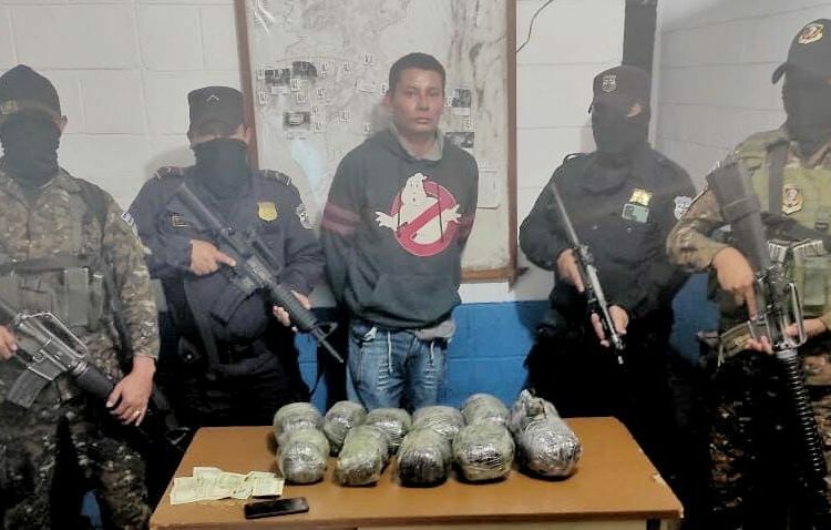 PNC captura a sujeto que transportaba 11 libras de marihuana en la terminal de Soyapango