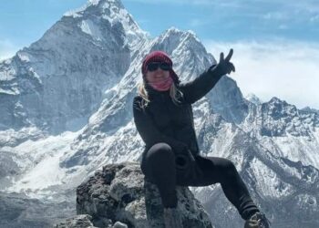 «Estoy con mucha fuerza y confianza»: dijo la montañista Alfa Karina Arrué que intenta llega a la cima del Everest