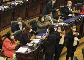 Diputados se van entre acusaciones de dar plazas fantasma, gastos suntuosos y reparto de magistrados de CSJ y CCR