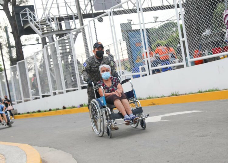 Elementos de la Fuerza Armada apoyan esfuerzos del Gobierno con las jornadas de vacunación