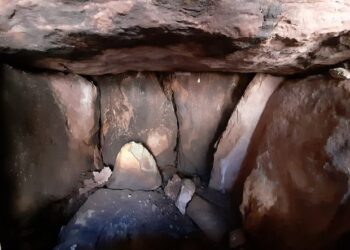 Un agricultor irlandés descubre por accidente una «intacta» e «inusual» tumba de 4.000 años de antigüedad