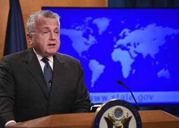 Embajador de EE.UU. en Moscú viaja a Washington para “consultas”