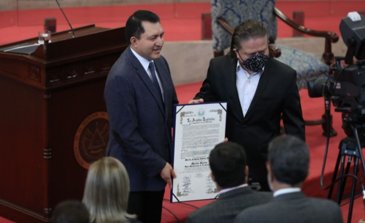 Marito Rivera, nombrado «Hijo Meritísimo de El Salvador»