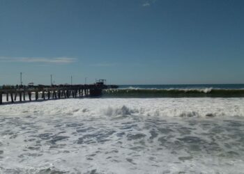 Alertan por fuerte oleaje en la zona costera del país