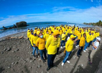 Reos en fase de confianza realizan jornada de limpieza en playas de La Libertad