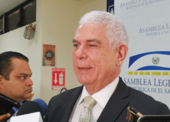 Farmacéuticas son de las principales financistas de Rodolfo Parker