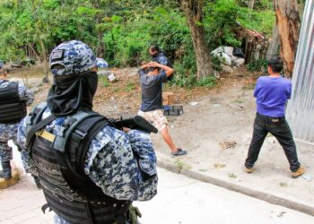 PNC realiza fuerte operativo de seguridad en condominios Bella Vista, San Jacinto