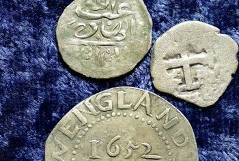 Antiguas monedas árabes encontradas en una granja de Estados Unidos ayudan a resolver el misterio de un pirata asesino del siglo XVII