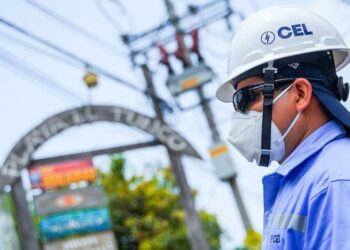 CEL instala luminarias LED en Surf City