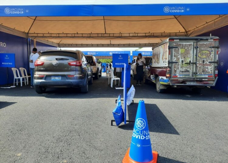 Vacunación contra el COVID-19 en autoservicio de San Miguel avanza favorablemente