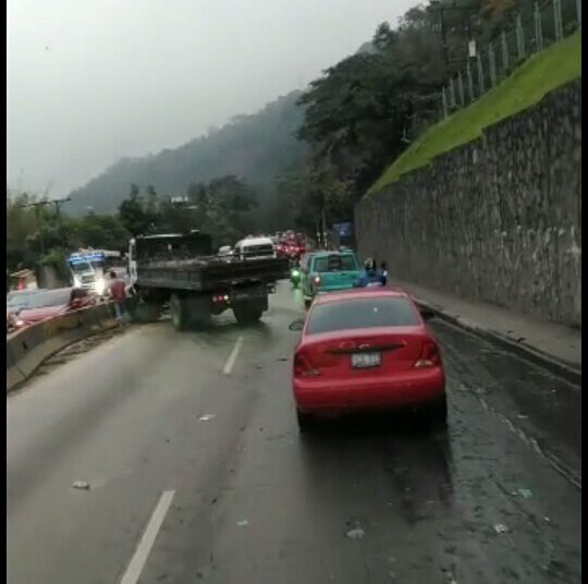 Fuerte accidente en Los Chorros genera tráfico vehicular pesado