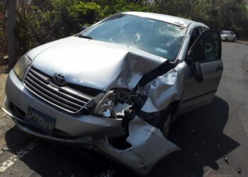 Reportan choque entre automóvil y motocicleta en Cuscatlán