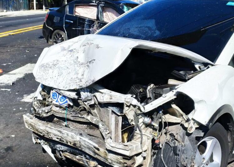 Grave accidente de tránsito deja 3 lesionados en Alameda Roosevelt, San Salvador
