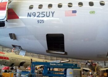 Policía descubre cocaína escondida en un avión que se encontraba en mantenimiento en aeropuerto Mons. Romero