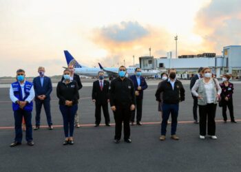 Cuerpo diplomático acreditado en El Salvador recibe tercer bloque de vacunas anti covid-19, en el aeropuerto San Romero